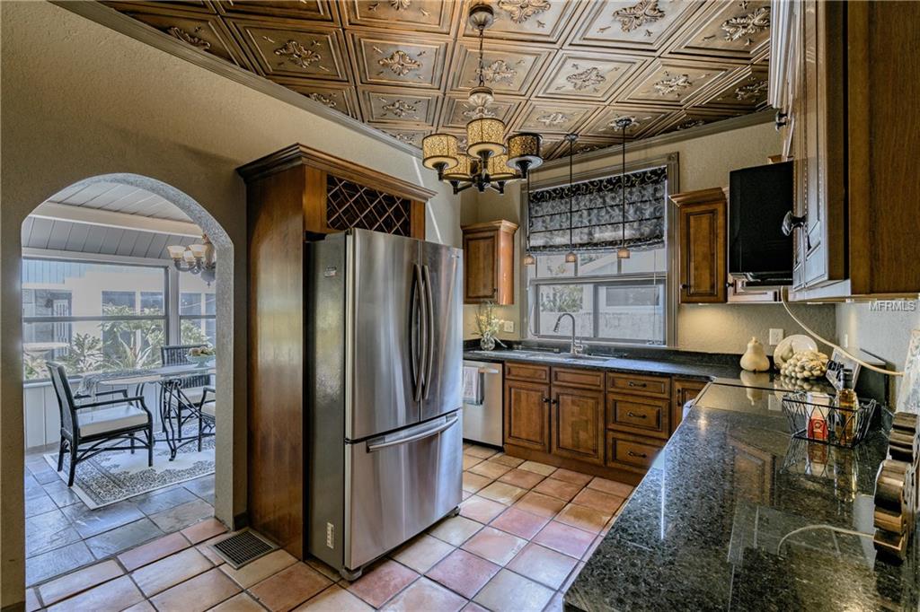 945 11TH STREET N, ST PETERSBURG, Florida 33705, 6 Bedrooms Bedrooms, 6 Rooms Rooms,3 BathroomsBathrooms,Residential,For sale,11TH,U7832608