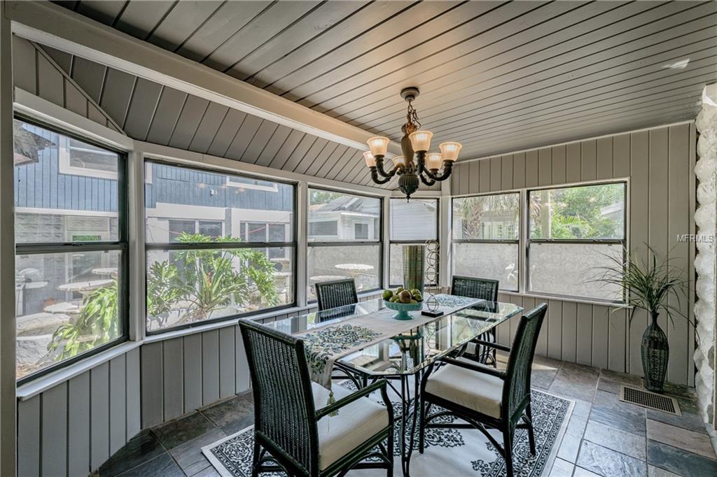 945 11TH STREET N, ST PETERSBURG, Florida 33705, 6 Bedrooms Bedrooms, 6 Rooms Rooms,3 BathroomsBathrooms,Residential,For sale,11TH,U7832608