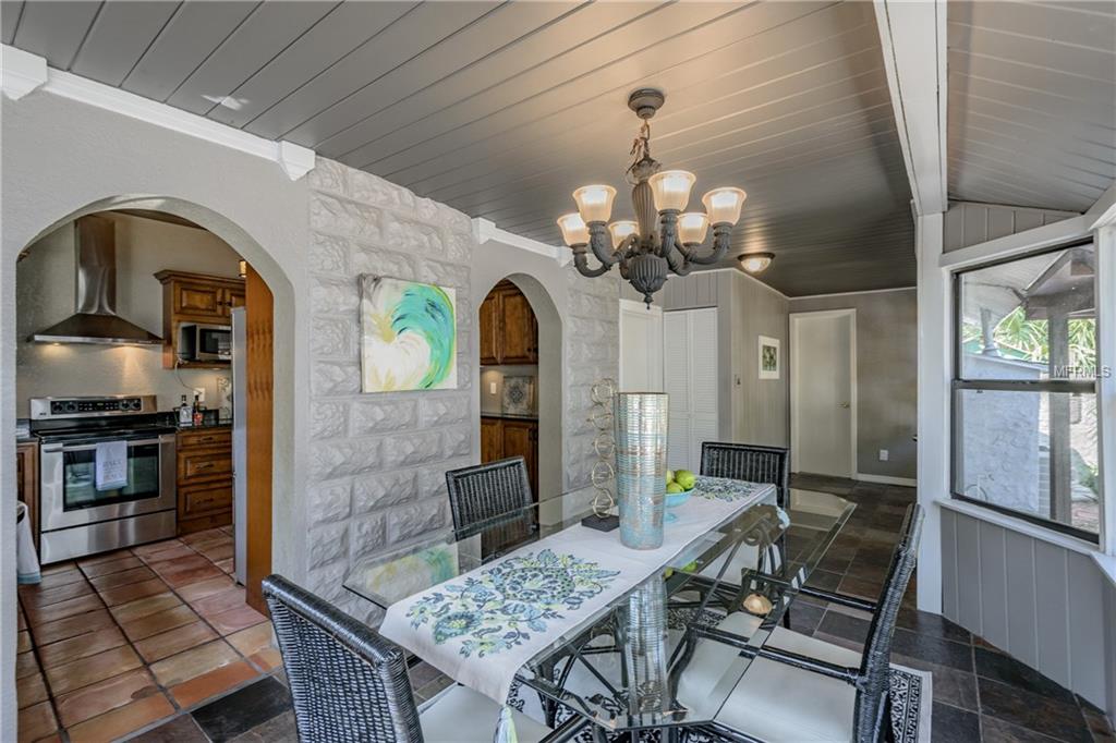 945 11TH STREET N, ST PETERSBURG, Florida 33705, 6 Bedrooms Bedrooms, 6 Rooms Rooms,3 BathroomsBathrooms,Residential,For sale,11TH,U7832608