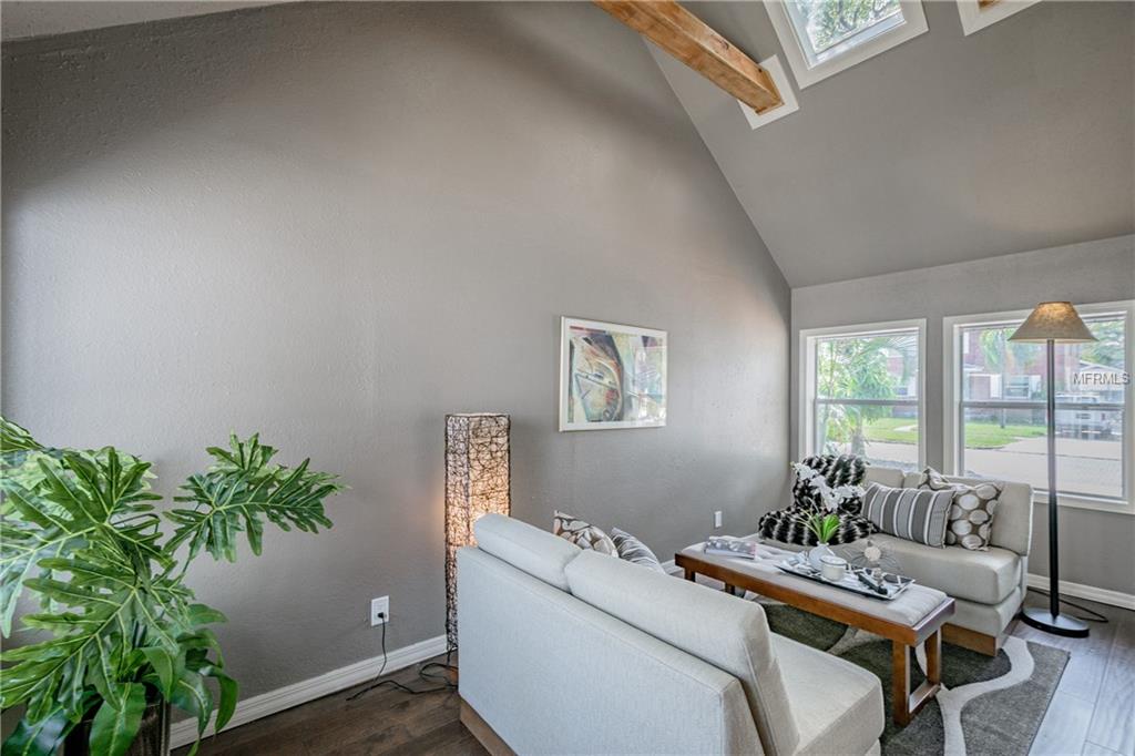 945 11TH STREET N, ST PETERSBURG, Florida 33705, 6 Bedrooms Bedrooms, 6 Rooms Rooms,3 BathroomsBathrooms,Residential,For sale,11TH,U7832608