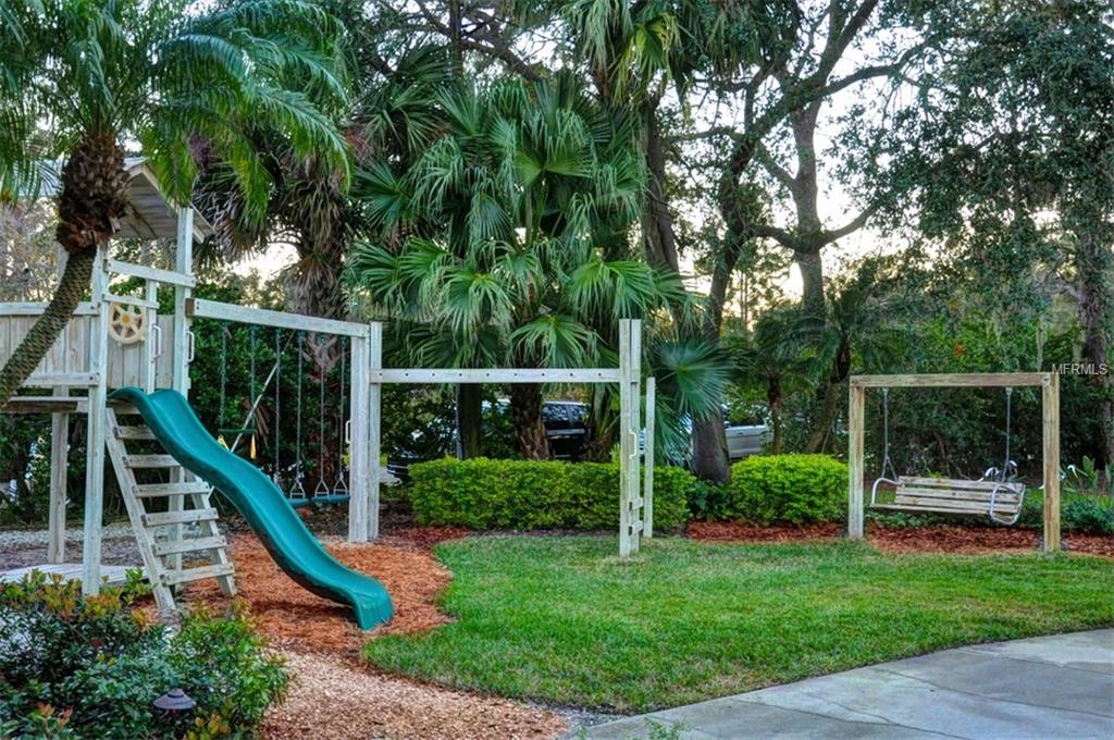 2035 BELLEAIR ROAD, CLEARWATER, Florida 33764, 4 Bedrooms Bedrooms, 12 Rooms Rooms,4 BathroomsBathrooms,Residential,For sale,BELLEAIR,U7843920