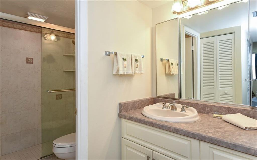 5855 MIDNIGHT PASS ROAD, SARASOTA, Florida 34242, 2 Bedrooms Bedrooms, 5 Rooms Rooms,2 BathroomsBathrooms,Residential,For sale,MIDNIGHT PASS,A4187298