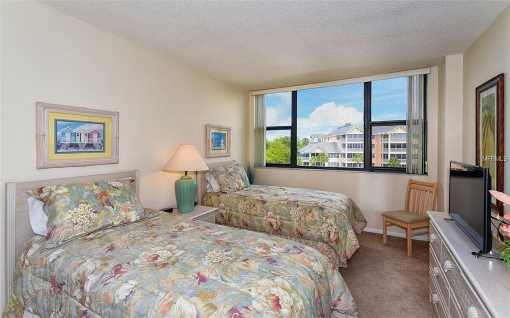 5855 MIDNIGHT PASS ROAD, SARASOTA, Florida 34242, 2 Bedrooms Bedrooms, 5 Rooms Rooms,2 BathroomsBathrooms,Residential,For sale,MIDNIGHT PASS,A4187298