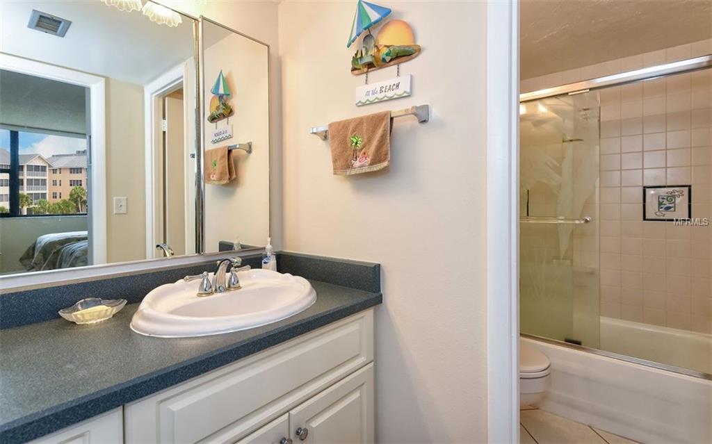 5855 MIDNIGHT PASS ROAD, SARASOTA, Florida 34242, 2 Bedrooms Bedrooms, 5 Rooms Rooms,2 BathroomsBathrooms,Residential,For sale,MIDNIGHT PASS,A4187298