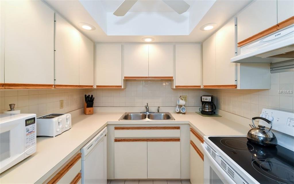 5855 MIDNIGHT PASS ROAD, SARASOTA, Florida 34242, 2 Bedrooms Bedrooms, 5 Rooms Rooms,2 BathroomsBathrooms,Residential,For sale,MIDNIGHT PASS,A4187298