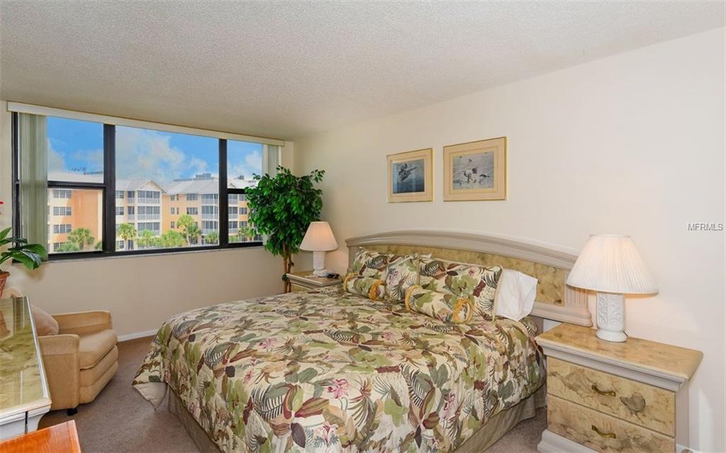 5855 MIDNIGHT PASS ROAD, SARASOTA, Florida 34242, 2 Bedrooms Bedrooms, 5 Rooms Rooms,2 BathroomsBathrooms,Residential,For sale,MIDNIGHT PASS,A4187298