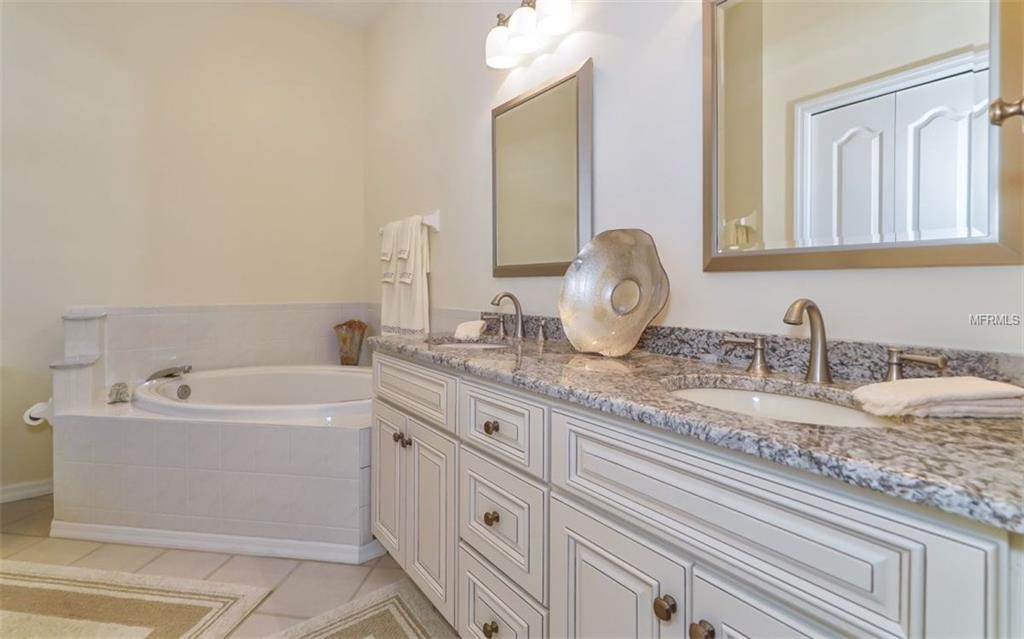 4534 SAMOSET DRIVE, SARASOTA, Florida 34241, 2 Bedrooms Bedrooms, 8 Rooms Rooms,2 BathroomsBathrooms,Residential,For sale,SAMOSET,A4209615