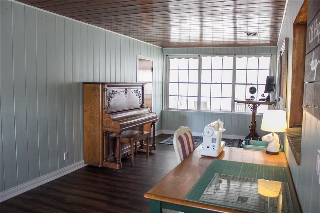 1219 E LAMBRIGHT STREET, TAMPA, Florida 33604, 2 Bedrooms Bedrooms, 5 Rooms Rooms,2 BathroomsBathrooms,Residential,For sale,LAMBRIGHT,T2928435