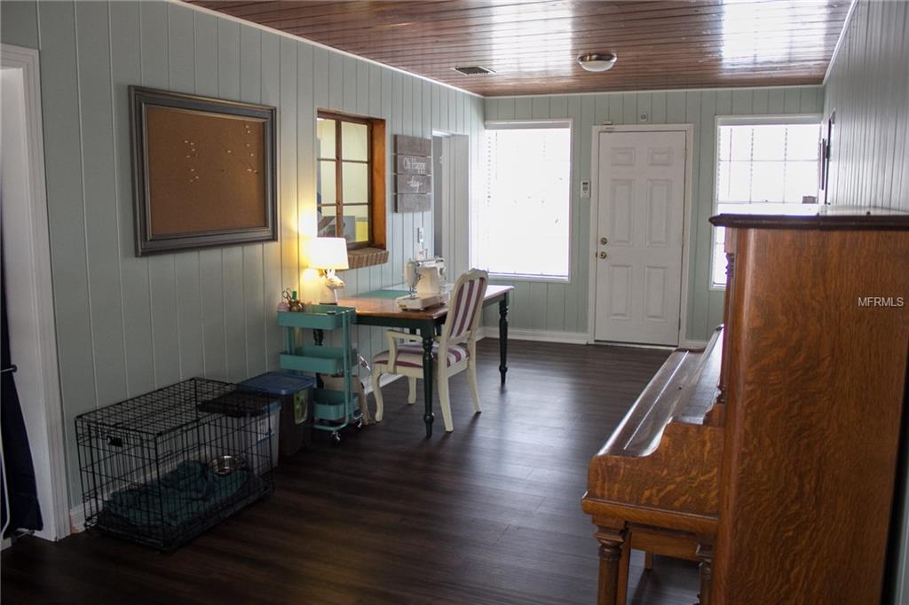 1219 E LAMBRIGHT STREET, TAMPA, Florida 33604, 2 Bedrooms Bedrooms, 5 Rooms Rooms,2 BathroomsBathrooms,Residential,For sale,LAMBRIGHT,T2928435