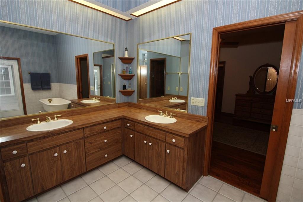 1415 TUSCA TRAIL, WINTER SPRINGS, Florida 32708, 5 Bedrooms Bedrooms, 15 Rooms Rooms,3 BathroomsBathrooms,Residential,For sale,TUSCA,O5513167