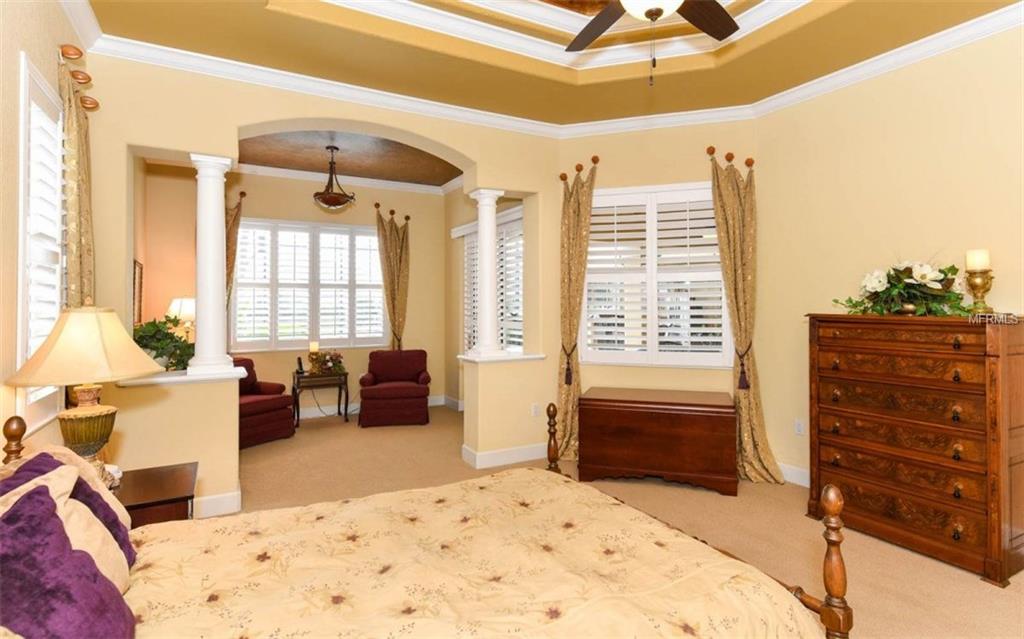 1019 RAINBOW COURT, BRADENTON, Florida 34212, 4 Bedrooms Bedrooms, 10 Rooms Rooms,4 BathroomsBathrooms,Residential,For sale,RAINBOW,A4200533