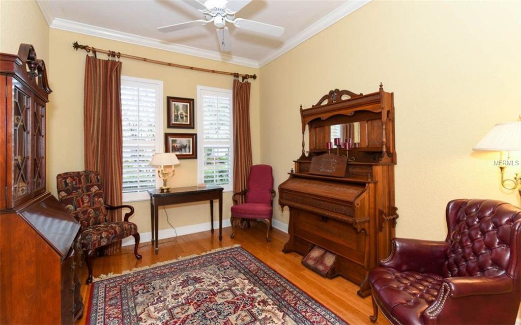 1019 RAINBOW COURT, BRADENTON, Florida 34212, 4 Bedrooms Bedrooms, 10 Rooms Rooms,4 BathroomsBathrooms,Residential,For sale,RAINBOW,A4200533