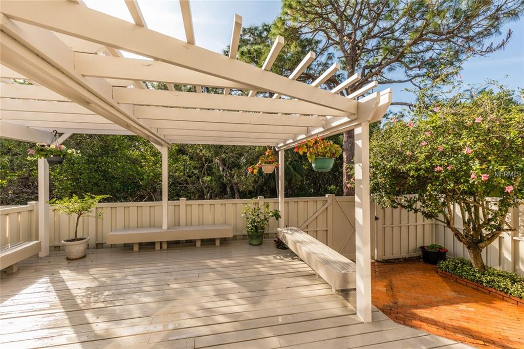 ST PETERSBURG, Florida 33702, 3 Bedrooms Bedrooms, 9 Rooms Rooms,3 BathroomsBathrooms,Residential,For sale,U7841449