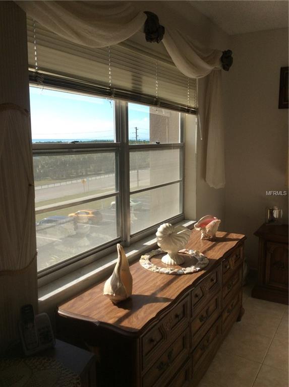 9 FORBES PLACE, DUNEDIN, Florida 34698, 2 Bedrooms Bedrooms, 3 Rooms Rooms,2 BathroomsBathrooms,Residential,For sale,FORBES,U7844627