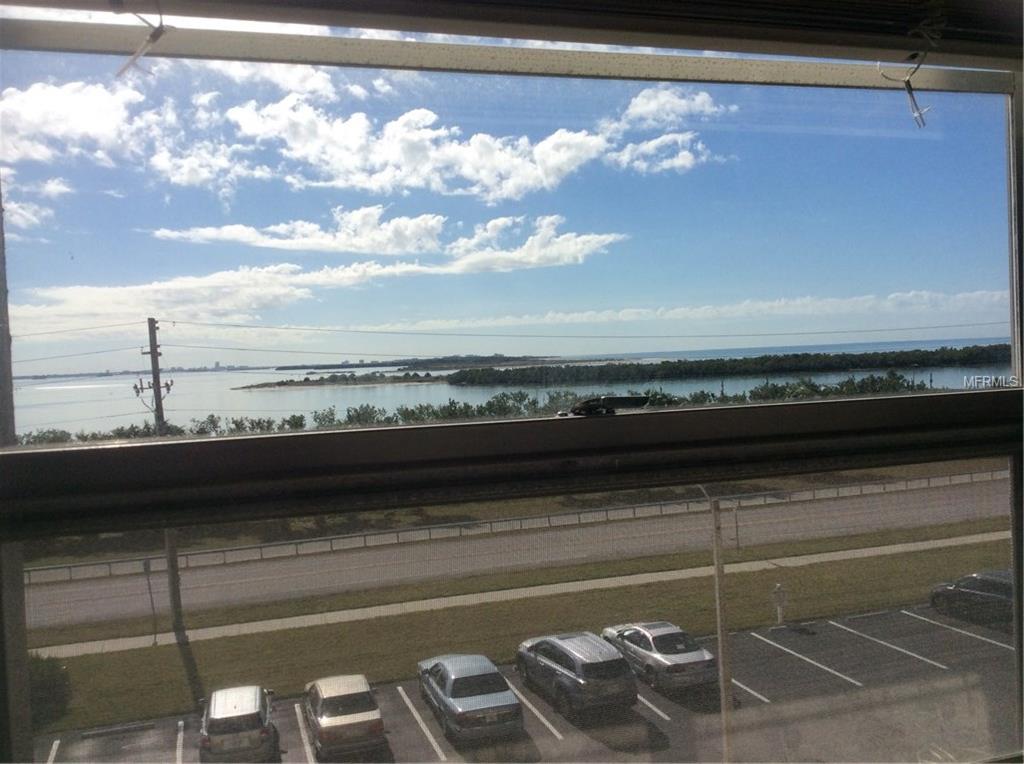 9 FORBES PLACE, DUNEDIN, Florida 34698, 2 Bedrooms Bedrooms, 3 Rooms Rooms,2 BathroomsBathrooms,Residential,For sale,FORBES,U7844627