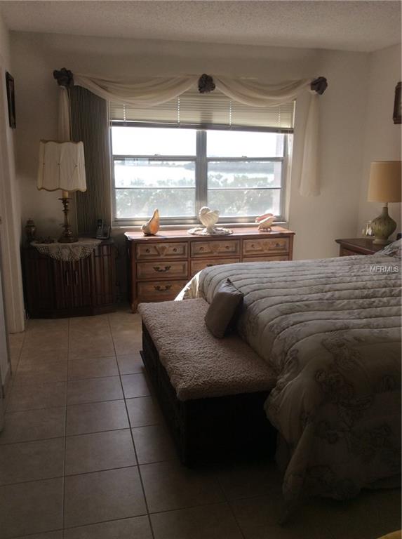 9 FORBES PLACE, DUNEDIN, Florida 34698, 2 Bedrooms Bedrooms, 3 Rooms Rooms,2 BathroomsBathrooms,Residential,For sale,FORBES,U7844627