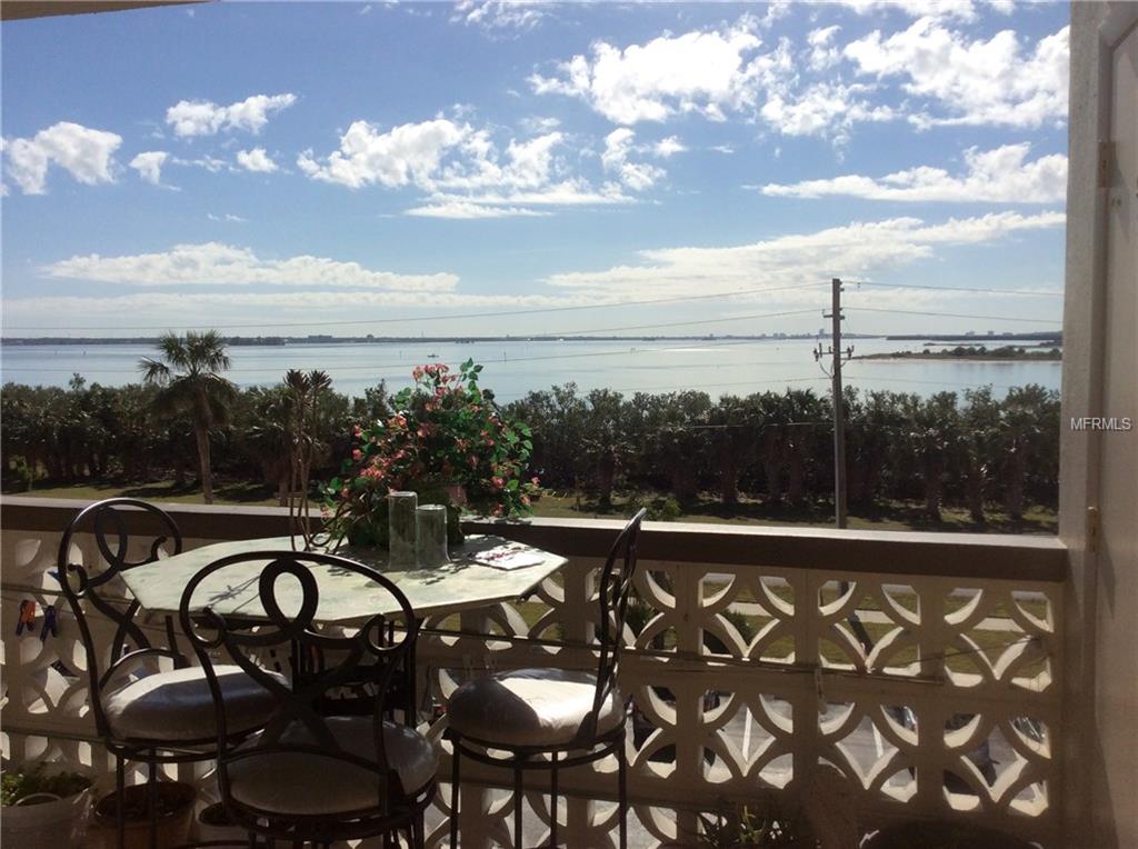 9 FORBES PLACE, DUNEDIN, Florida 34698, 2 Bedrooms Bedrooms, 3 Rooms Rooms,2 BathroomsBathrooms,Residential,For sale,FORBES,U7844627