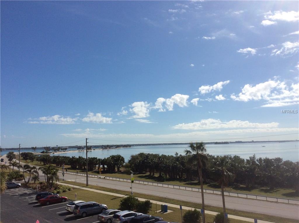 9 FORBES PLACE, DUNEDIN, Florida 34698, 2 Bedrooms Bedrooms, 3 Rooms Rooms,2 BathroomsBathrooms,Residential,For sale,FORBES,U7844627