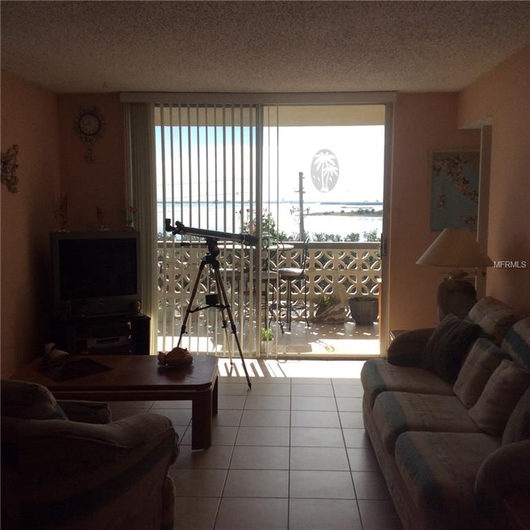 9 FORBES PLACE, DUNEDIN, Florida 34698, 2 Bedrooms Bedrooms, 3 Rooms Rooms,2 BathroomsBathrooms,Residential,For sale,FORBES,U7844627