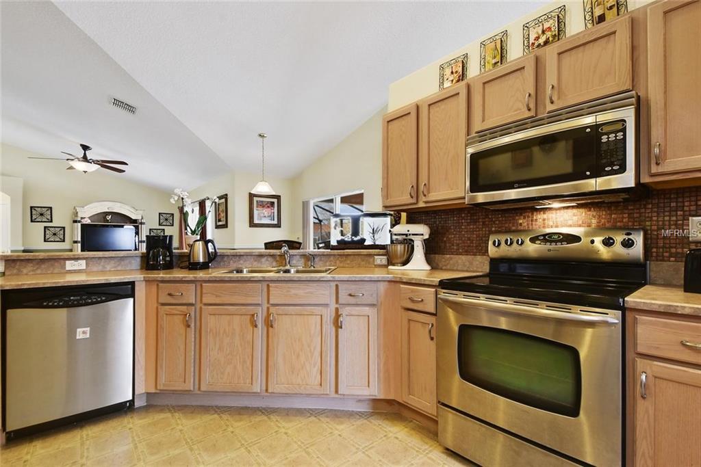 15920 ROBIN HILL LOOP, CLERMONT, Florida 34714, 4 Bedrooms Bedrooms, 9 Rooms Rooms,3 BathroomsBathrooms,Residential,For sale,ROBIN HILL,O5561714