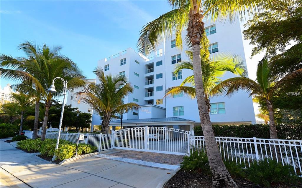 650 GOLDEN GATE POINT, SARASOTA, Florida 34236, 2 Bedrooms Bedrooms, 8 Rooms Rooms,2 BathroomsBathrooms,Residential,For sale,GOLDEN GATE,A4208528