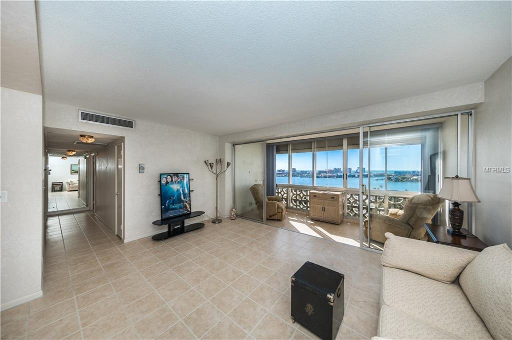 31 ISLAND WAY, CLEARWATER BEACH, Florida 33767, 1 Bedroom Bedrooms, 3 Rooms Rooms,1 BathroomBathrooms,Residential,For sale,ISLAND,U7844630