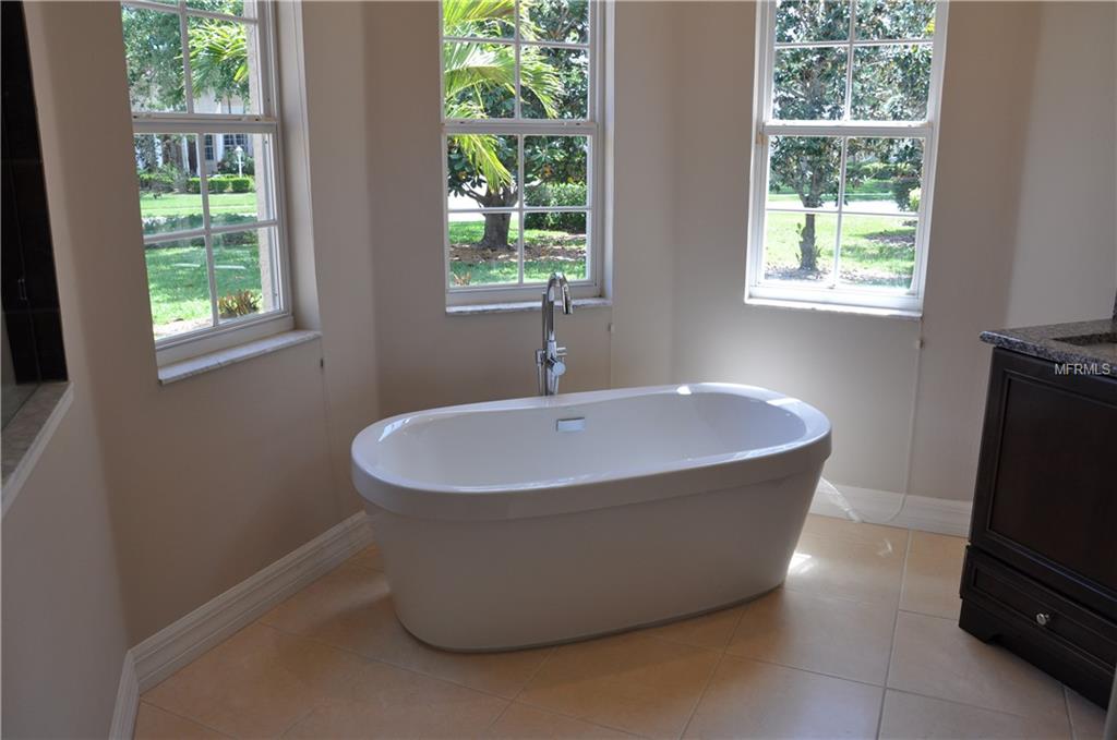 8122 LONE TREE GLEN LAKEWOOD RANCH, Florida 34202, 4 Bedrooms Bedrooms, 8 Rooms Rooms,3 BathroomsBathrooms,Residential,For sale,LONE TREE,A4210098