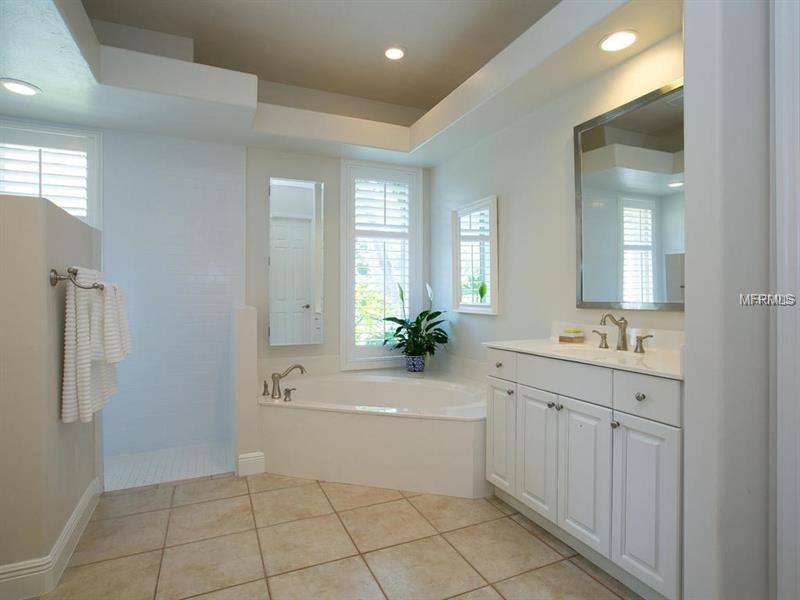 1221 OYSTER COVE DRIVE, SARASOTA, Florida 34242, 3 Bedrooms Bedrooms, 7 Rooms Rooms,2 BathroomsBathrooms,Residential,For sale,OYSTER COVE,A4202030