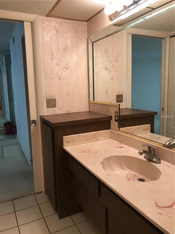 225 COUNTRY CLUB DRIVE, LARGO, Florida 33771, 2 Bedrooms Bedrooms, 4 Rooms Rooms,2 BathroomsBathrooms,Residential,For sale,COUNTRY CLUB,U7843242