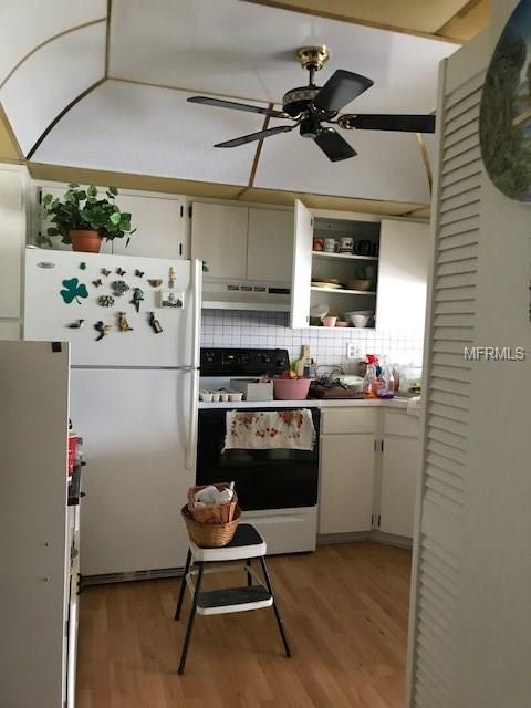 225 COUNTRY CLUB DRIVE, LARGO, Florida 33771, 2 Bedrooms Bedrooms, 4 Rooms Rooms,2 BathroomsBathrooms,Residential,For sale,COUNTRY CLUB,U7843242