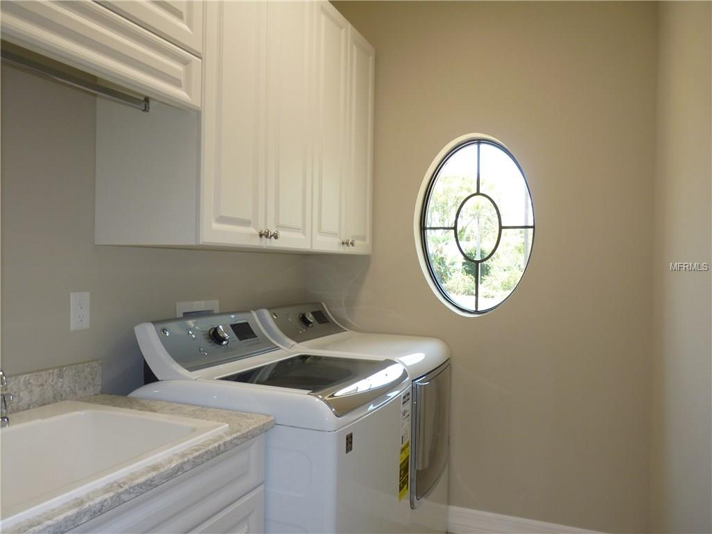 332 CORAL STREET, VENICE, Florida 34285, 3 Bedrooms Bedrooms, 8 Rooms Rooms,2 BathroomsBathrooms,Residential,For sale,CORAL,N5915751