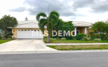 5105 SUNNYDALE CIRCLE, SARASOTA, Florida 34233, 4 Bedrooms Bedrooms, 8 Rooms Rooms,2 BathroomsBathrooms,Residential,For sale,SUNNYDALE,A4210029