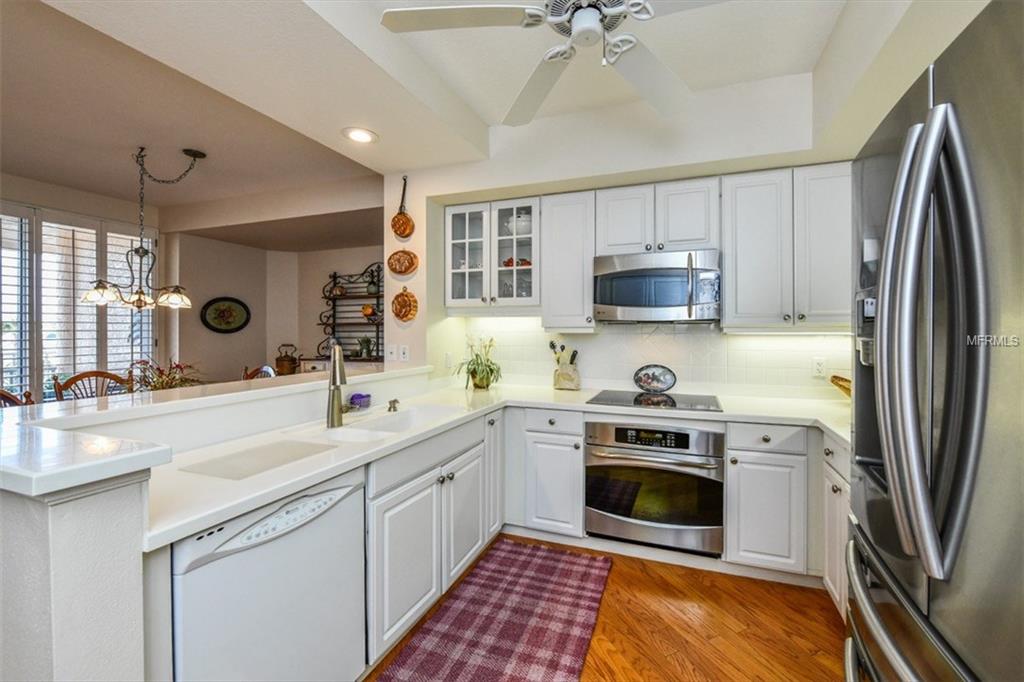 1260 DOLPHIN BAY WAY, SARASOTA, Florida 34242, 2 Bedrooms Bedrooms, 8 Rooms Rooms,2 BathroomsBathrooms,Residential,For sale,DOLPHIN BAY WAY,A4207220