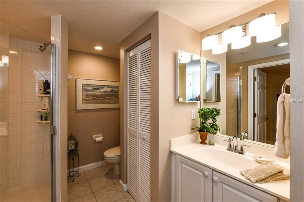 1260 DOLPHIN BAY WAY, SARASOTA, Florida 34242, 2 Bedrooms Bedrooms, 8 Rooms Rooms,2 BathroomsBathrooms,Residential,For sale,DOLPHIN BAY WAY,A4207220