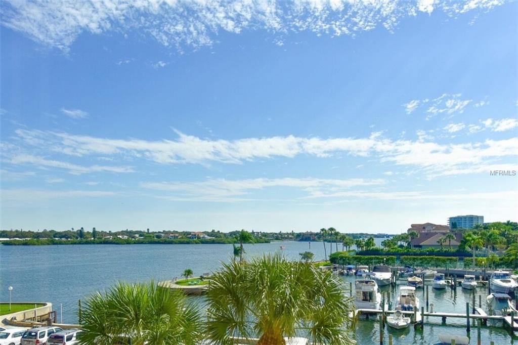 1260 DOLPHIN BAY WAY, SARASOTA, Florida 34242, 2 Bedrooms Bedrooms, 8 Rooms Rooms,2 BathroomsBathrooms,Residential,For sale,DOLPHIN BAY WAY,A4207220