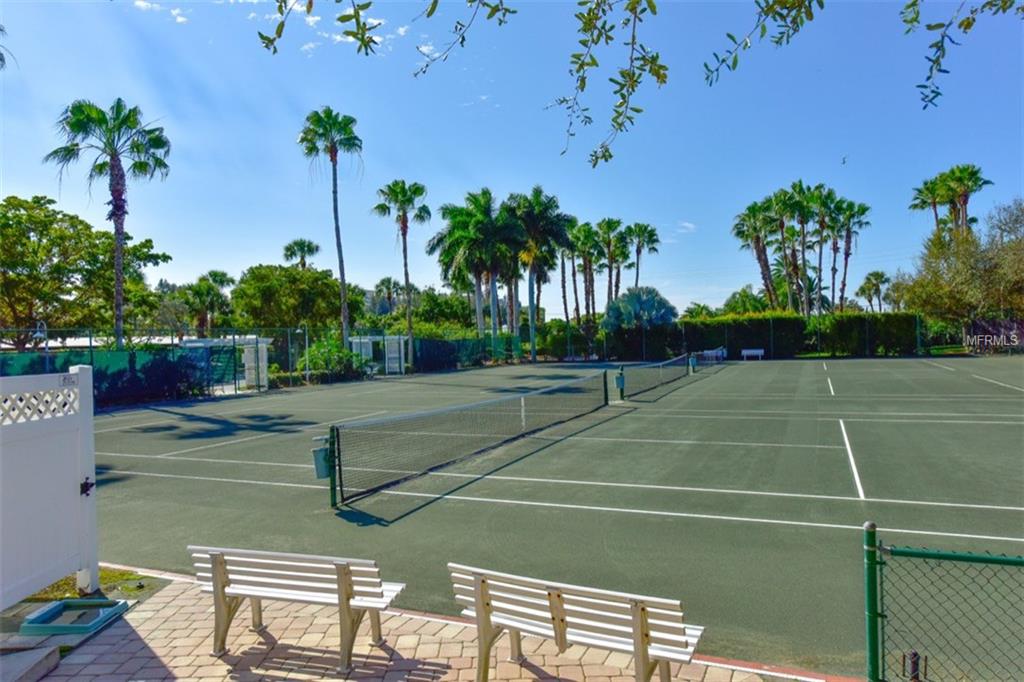 1260 DOLPHIN BAY WAY, SARASOTA, Florida 34242, 2 Bedrooms Bedrooms, 8 Rooms Rooms,2 BathroomsBathrooms,Residential,For sale,DOLPHIN BAY WAY,A4207220