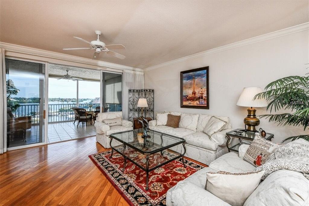 1260 DOLPHIN BAY WAY, SARASOTA, Florida 34242, 2 Bedrooms Bedrooms, 8 Rooms Rooms,2 BathroomsBathrooms,Residential,For sale,DOLPHIN BAY WAY,A4207220