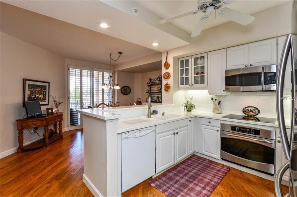 1260 DOLPHIN BAY WAY, SARASOTA, Florida 34242, 2 Bedrooms Bedrooms, 8 Rooms Rooms,2 BathroomsBathrooms,Residential,For sale,DOLPHIN BAY WAY,A4207220