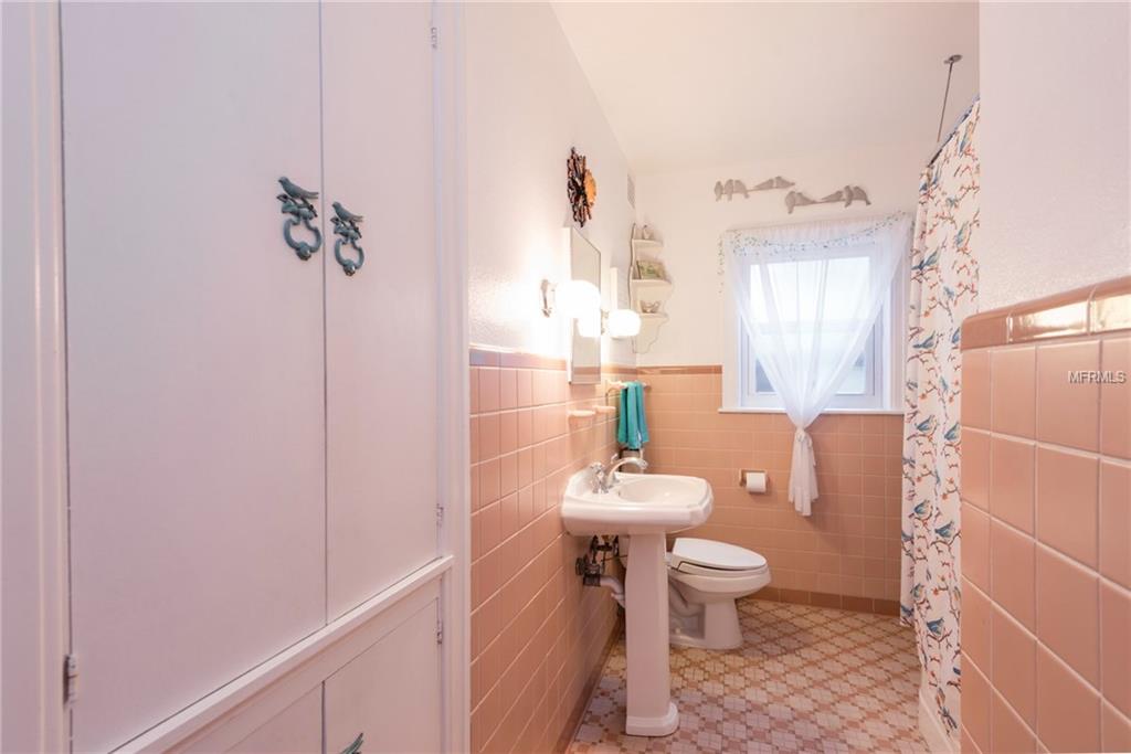 2451 WOODLAWN CIRCLE W, ST PETERSBURG, Florida 33704, 3 Bedrooms Bedrooms, 4 Rooms Rooms,2 BathroomsBathrooms,Residential,For sale,WOODLAWN,U7845705