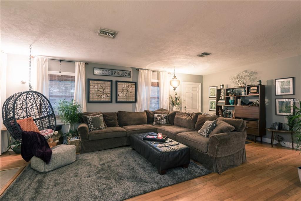 2451 WOODLAWN CIRCLE W, ST PETERSBURG, Florida 33704, 3 Bedrooms Bedrooms, 4 Rooms Rooms,2 BathroomsBathrooms,Residential,For sale,WOODLAWN,U7845705