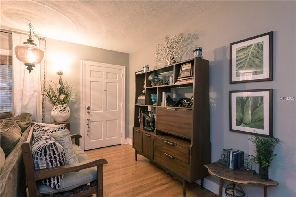 2451 WOODLAWN CIRCLE W, ST PETERSBURG, Florida 33704, 3 Bedrooms Bedrooms, 4 Rooms Rooms,2 BathroomsBathrooms,Residential,For sale,WOODLAWN,U7845705