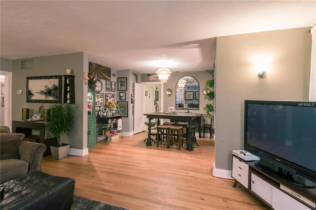 2451 WOODLAWN CIRCLE W, ST PETERSBURG, Florida 33704, 3 Bedrooms Bedrooms, 4 Rooms Rooms,2 BathroomsBathrooms,Residential,For sale,WOODLAWN,U7845705