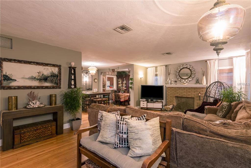 2451 WOODLAWN CIRCLE W, ST PETERSBURG, Florida 33704, 3 Bedrooms Bedrooms, 4 Rooms Rooms,2 BathroomsBathrooms,Residential,For sale,WOODLAWN,U7845705