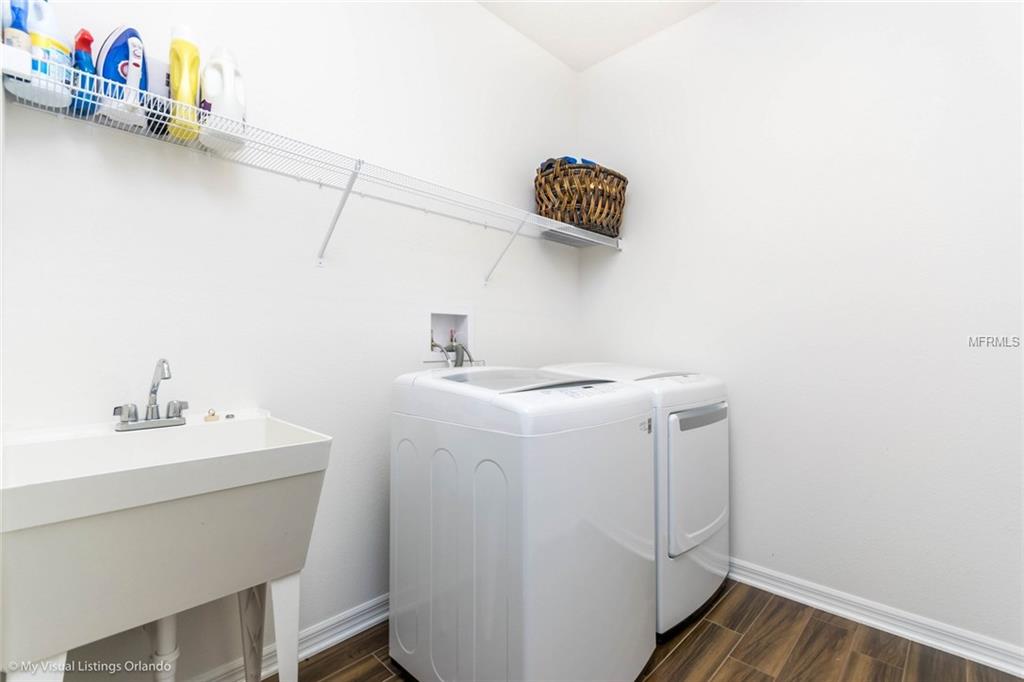 627 STONE OAK DRIVE, SANFORD, Florida 32771, 4 Bedrooms Bedrooms, 8 Rooms Rooms,4 BathroomsBathrooms,Residential,For sale,STONE OAK,O5561157