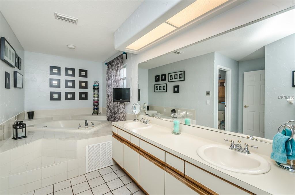 7041 SILVERWOOD DRIVE, NEW PORT RICHEY, Florida 34654, 3 Bedrooms Bedrooms, 3 Rooms Rooms,2 BathroomsBathrooms,Residential,For sale,SILVERWOOD,U7843945