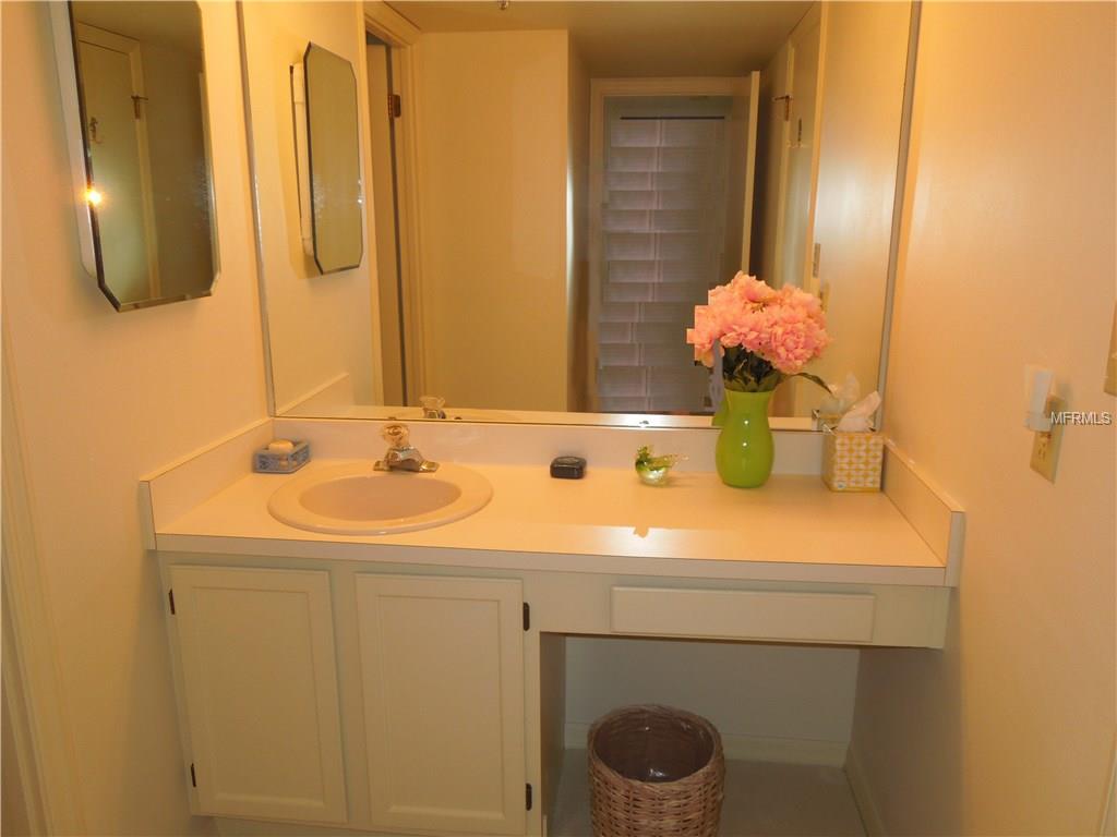 206 QUAYSIDE CIRCLE, MAITLAND, Florida 32751, 2 Bedrooms Bedrooms, 5 Rooms Rooms,2 BathroomsBathrooms,Residential,For sale,QUAYSIDE,O5541433