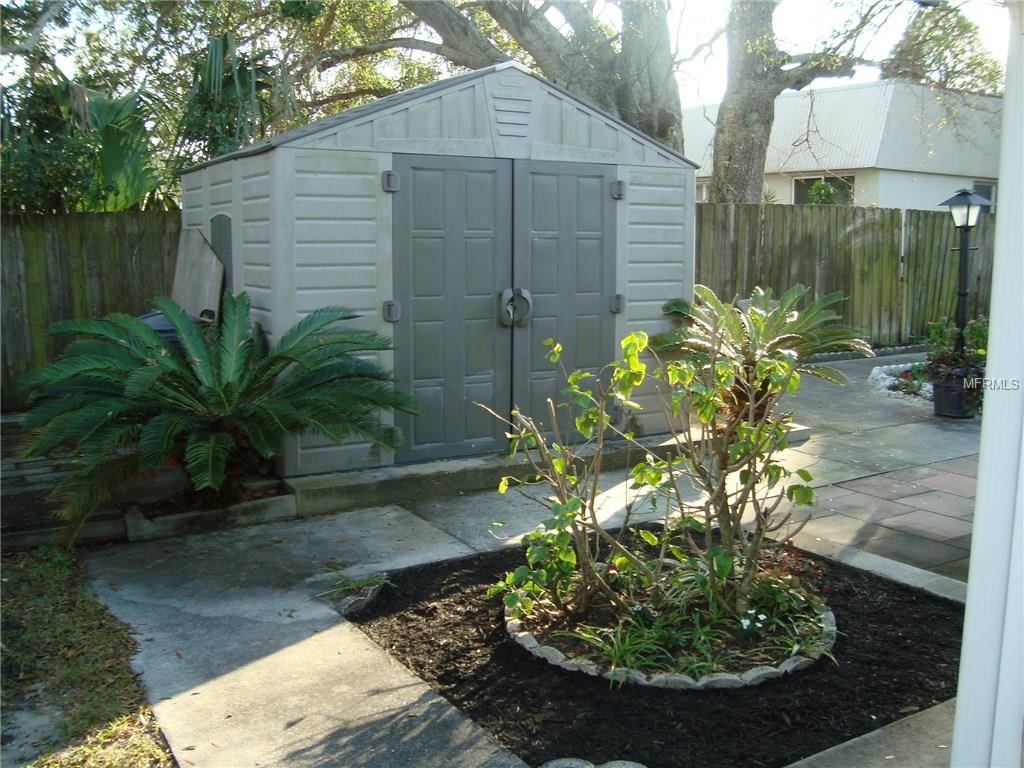 242 11TH AVENUE SW, LARGO, Florida 33770, 3 Bedrooms Bedrooms, 4 Rooms Rooms,2 BathroomsBathrooms,Residential,For sale,11TH,W7637788