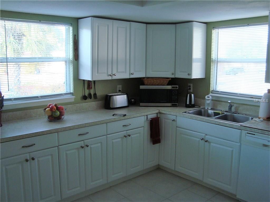 242 11TH AVENUE SW, LARGO, Florida 33770, 3 Bedrooms Bedrooms, 4 Rooms Rooms,2 BathroomsBathrooms,Residential,For sale,11TH,W7637788