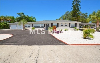 4820 WELCH CAUSEWAY, ST PETERSBURG, Florida 33708, 4 Bedrooms Bedrooms, 8 Rooms Rooms,4 BathroomsBathrooms,Residential,For sale,WELCH,U7829004