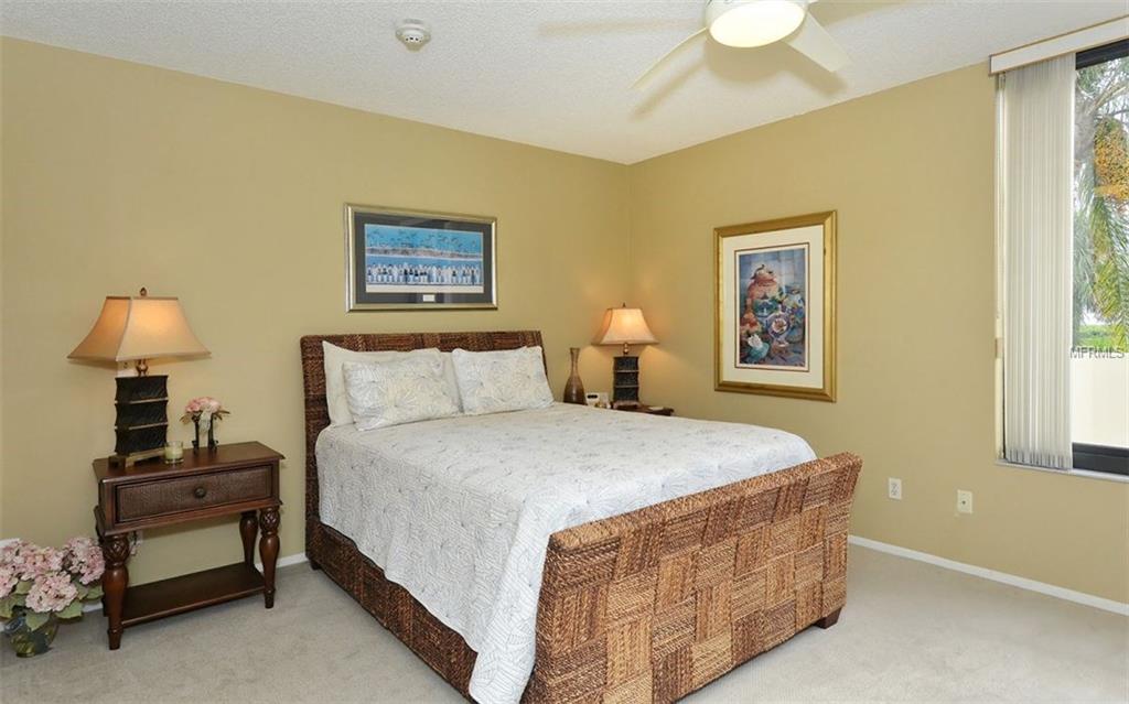 1930 HARBOURSIDE DRIVE, LONGBOAT KEY, Florida 34228, 2 Bedrooms Bedrooms, 4 Rooms Rooms,2 BathroomsBathrooms,Residential,For sale,HARBOURSIDE,A4196719